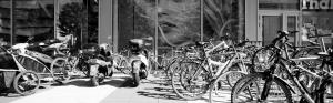 abgestellte Fahrräder in der Stadtmitte
