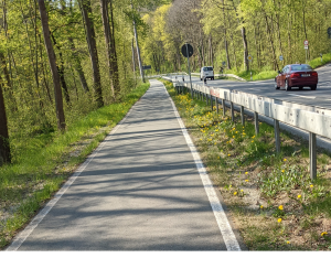 BIld vom Radweg im Mühltal neben der Straße