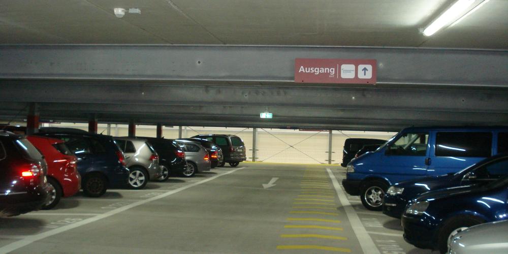 Bild von einer Parkebene im Parkhaus am Klinikum Lobeda